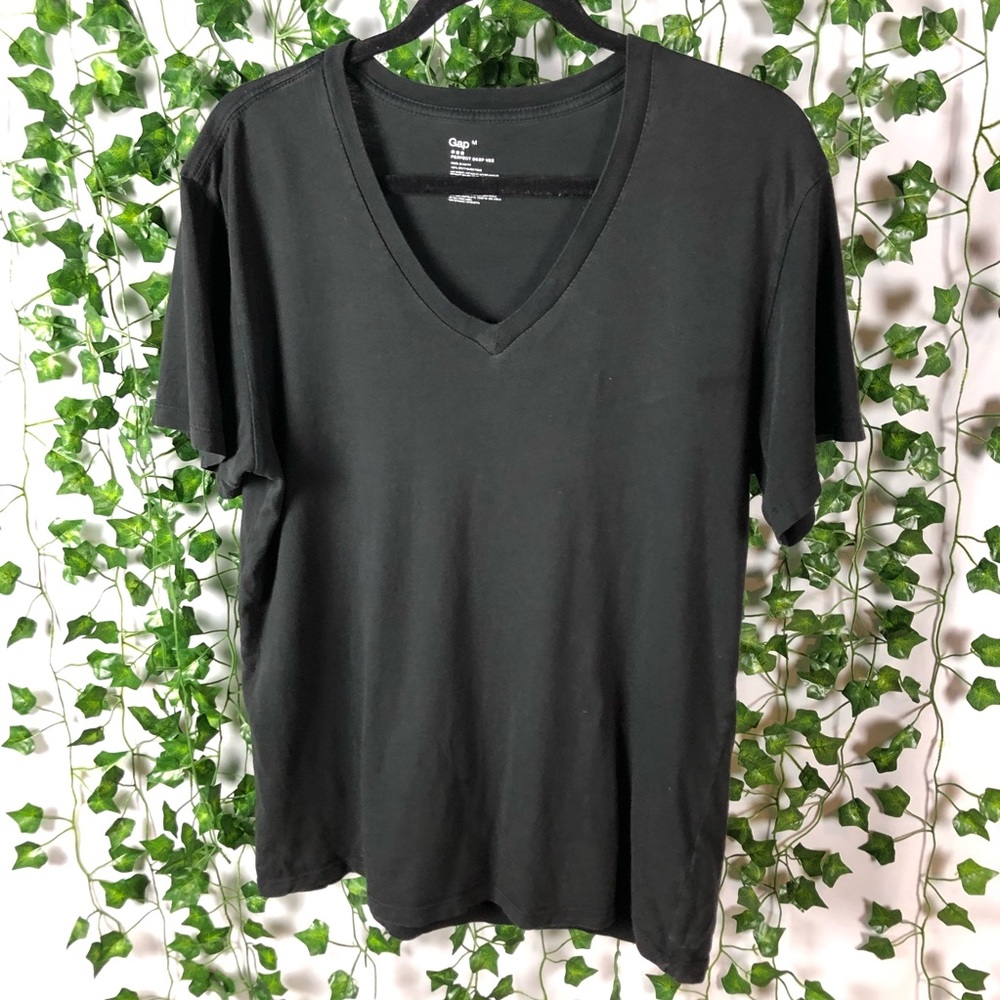 3 for 18 👏🏻 Gap Men’s Basic T-Shirt